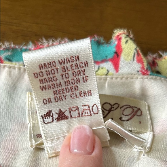 M.S.S.P. Beautiful Floral V-Neck Dress Size Medium - great summer dress! - Picture 11 of 11